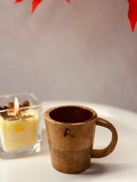 كاسة بامبو مع يد حجم وسط